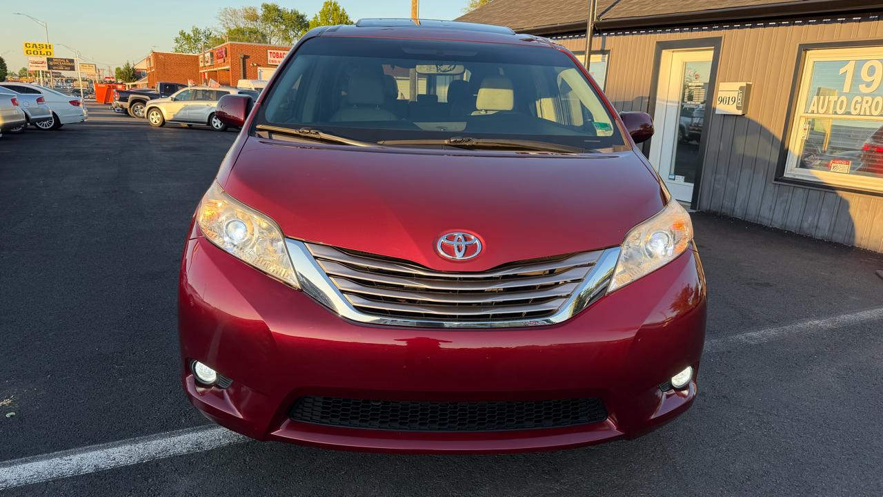 Toyota Sienna XLE 7-Passenger AWD 2017