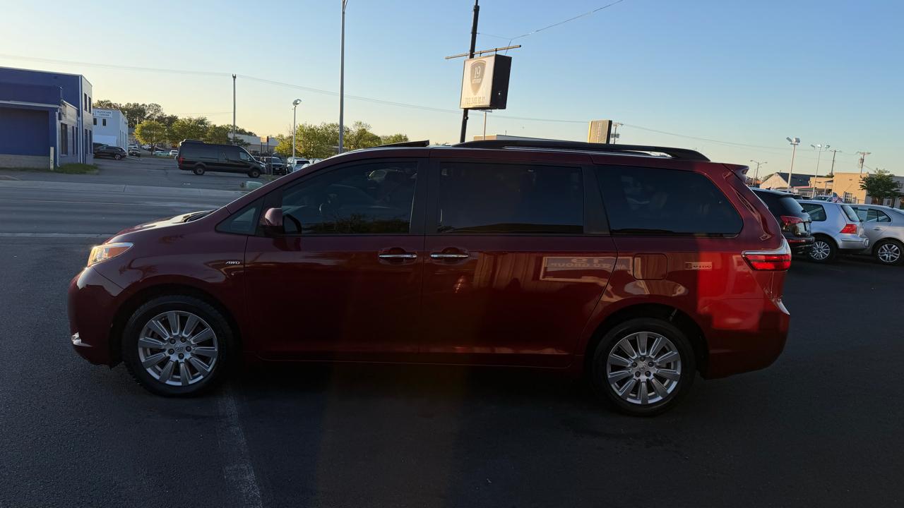 Toyota Sienna XLE 7-Passenger AWD 2017