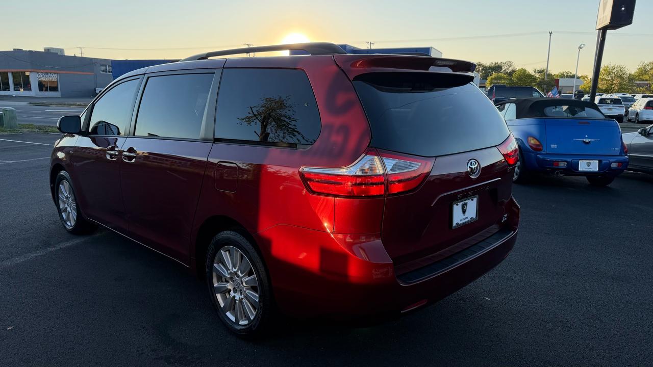 Toyota Sienna XLE 7-Passenger AWD 2017