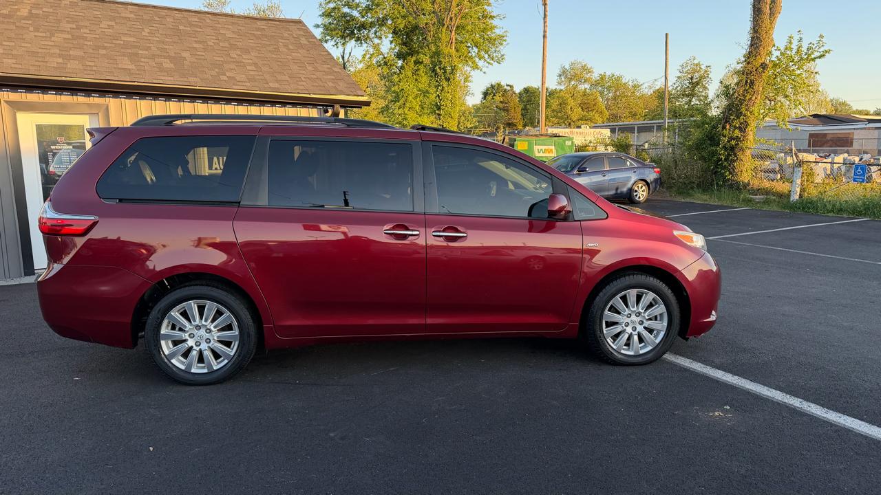 Toyota Sienna XLE 7-Passenger AWD 2017