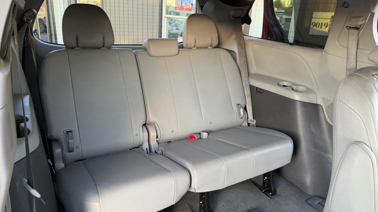 Toyota Sienna XLE 7-Passenger AWD 2017