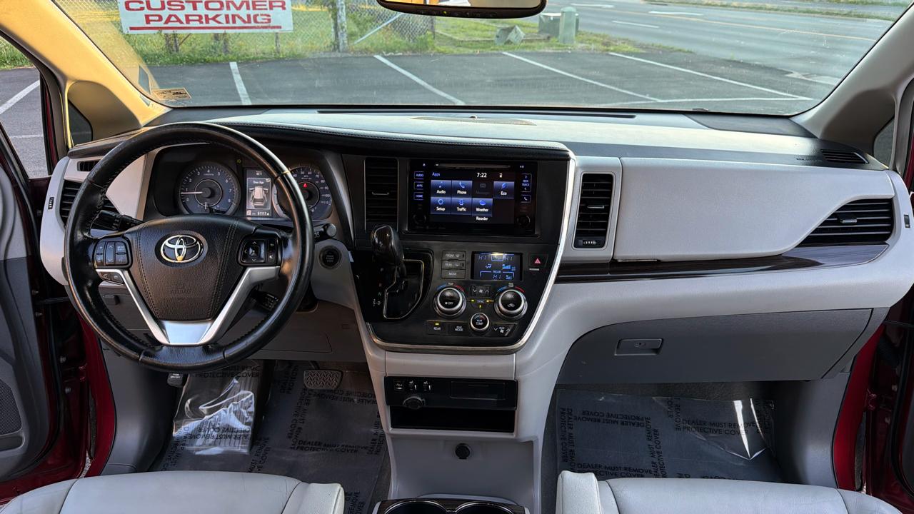Toyota Sienna XLE 7-Passenger AWD 2017