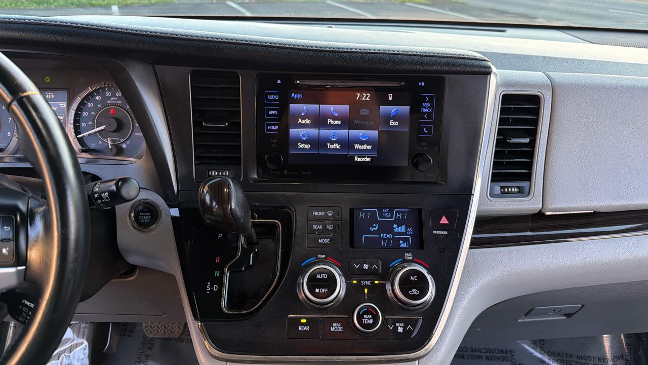 Toyota Sienna XLE 7-Passenger AWD 2017