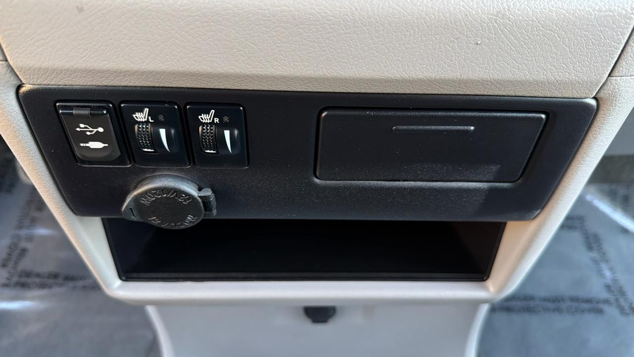 Toyota Sienna XLE 7-Passenger AWD 2017