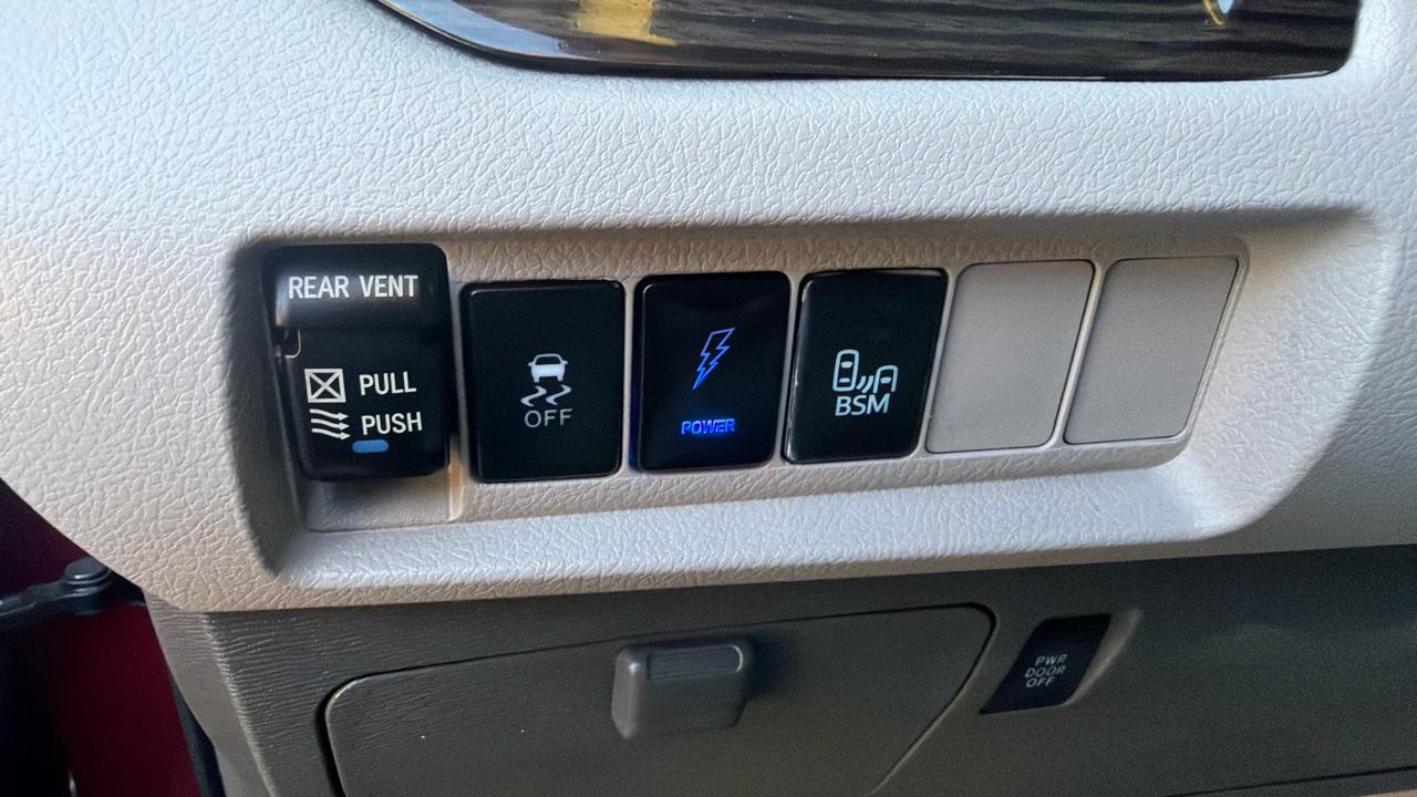 Toyota Sienna XLE 7-Passenger AWD 2017