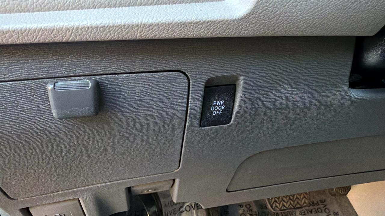 Toyota Sienna XLE 7-Passenger AWD 2017