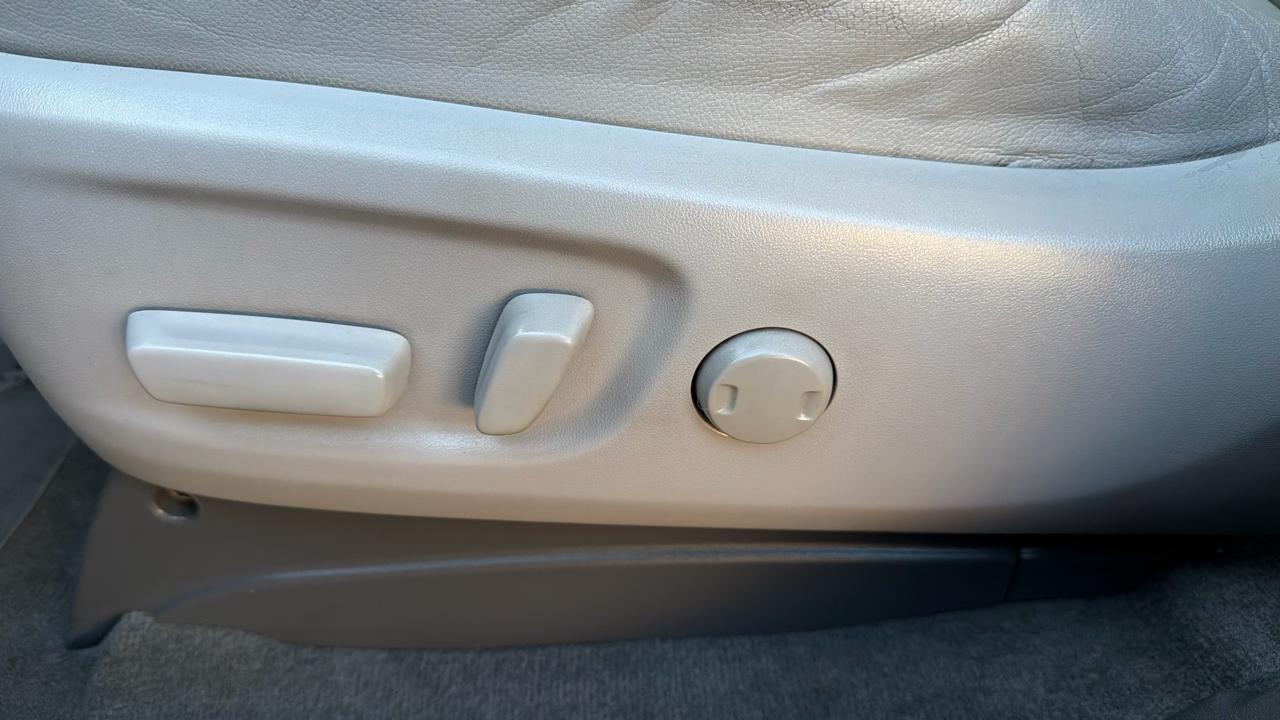 Toyota Sienna XLE 7-Passenger AWD 2017