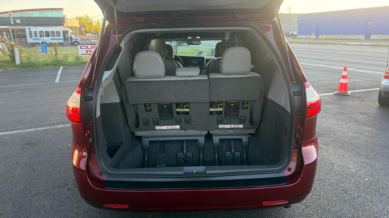 Toyota Sienna XLE 7-Passenger AWD 2017