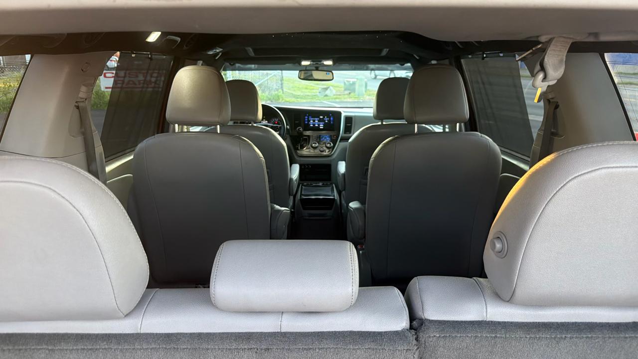 Toyota Sienna XLE 7-Passenger AWD 2017