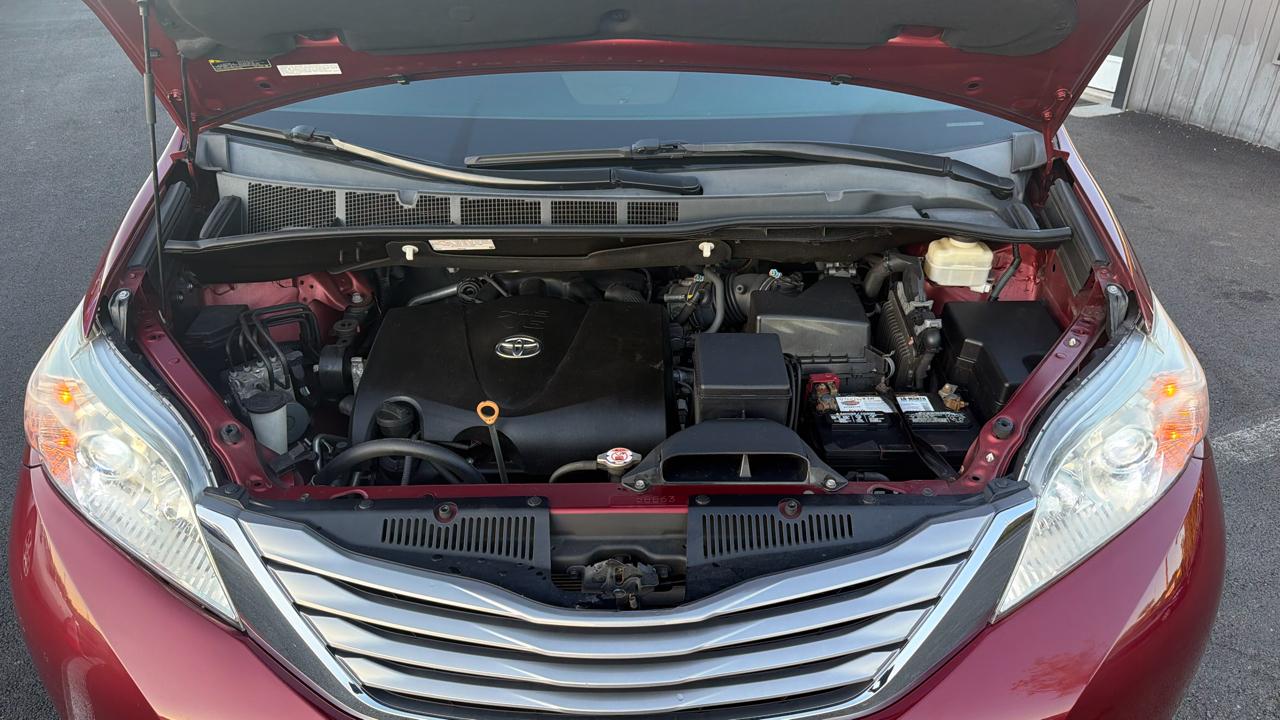 Toyota Sienna XLE 7-Passenger AWD 2017
