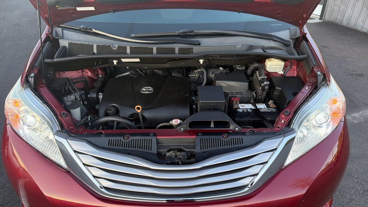 Toyota Sienna XLE 7-Passenger AWD 2017