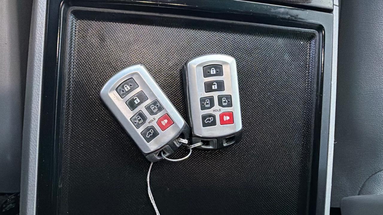 Toyota Sienna XLE 7-Passenger AWD 2017