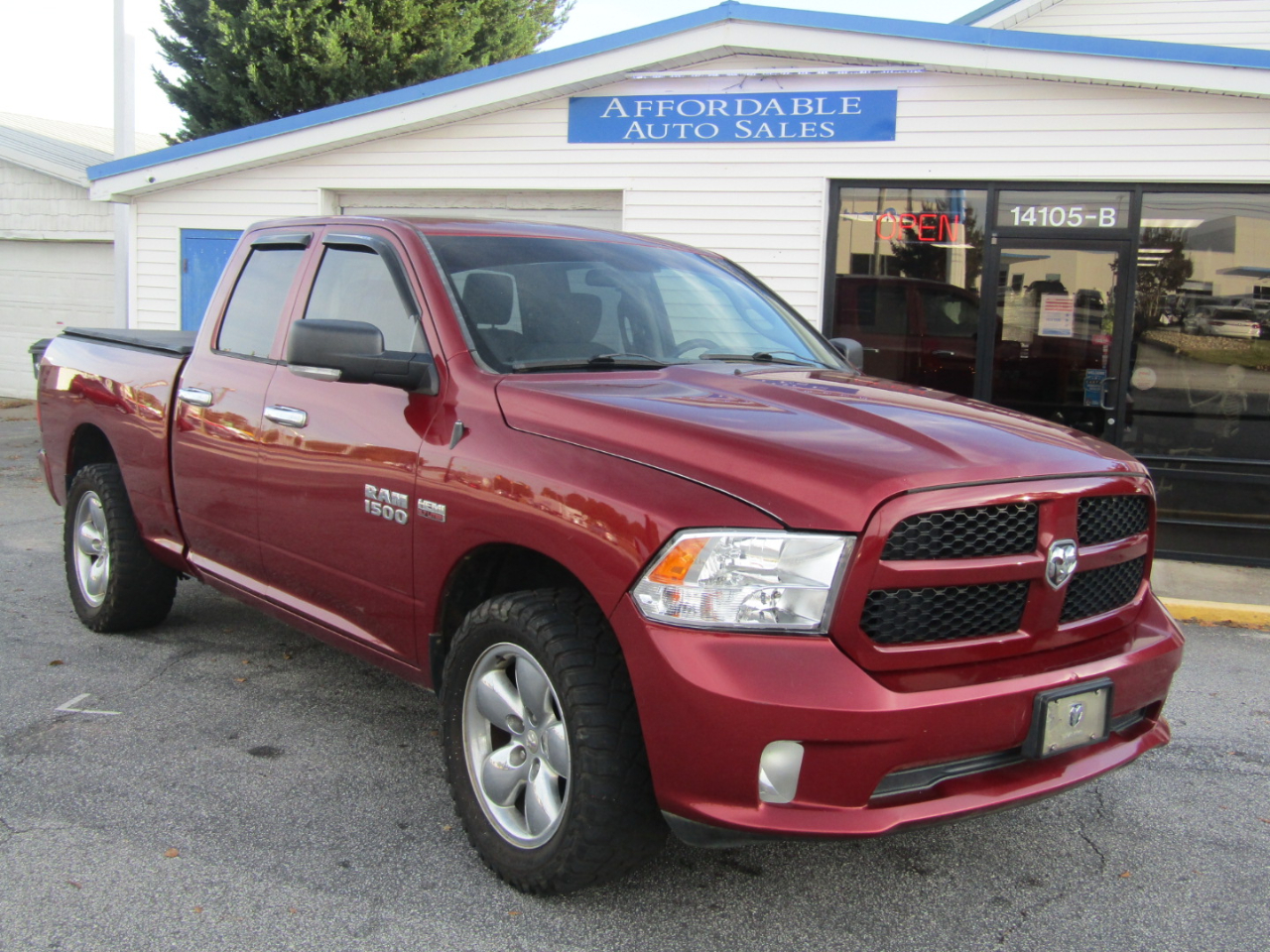 RAM 1500 Tradesman Quad Cab 4WD 2014 RAM 1500 Tradesman Quad Cab 4WD 2014