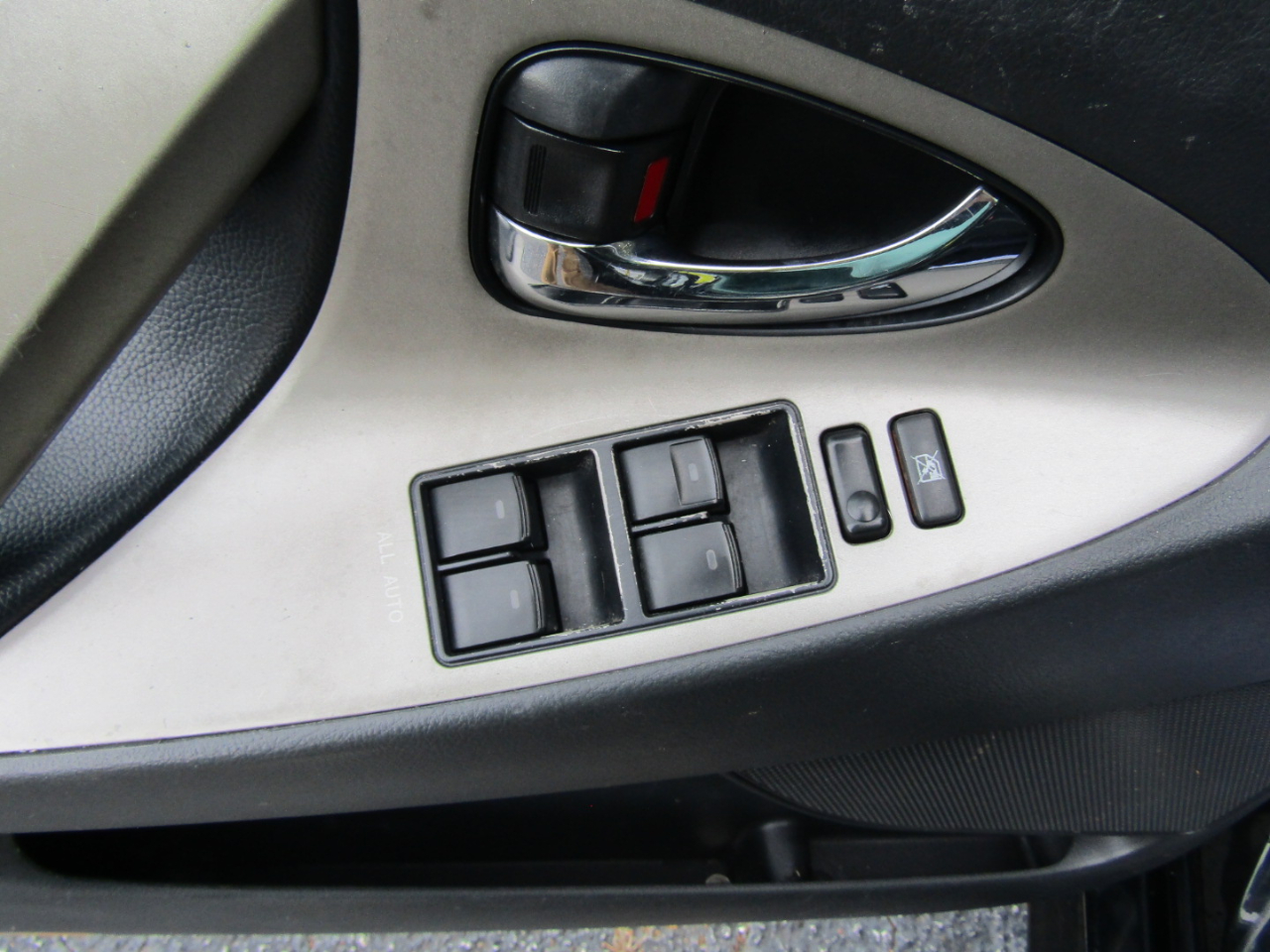 Toyota Camry Base 6-Spd AT 2011