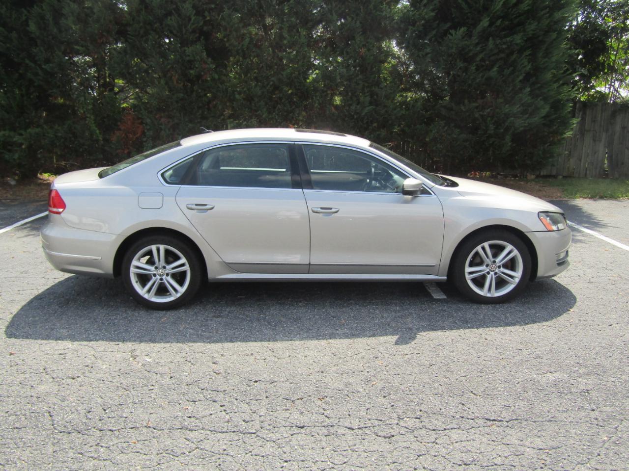 Volkswagen Passat 2.0L TDI SEL Premium 2013