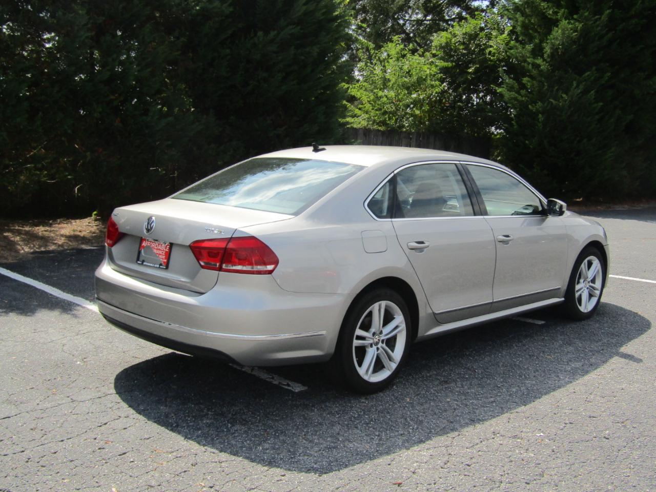 Volkswagen Passat 2.0L TDI SEL Premium 2013