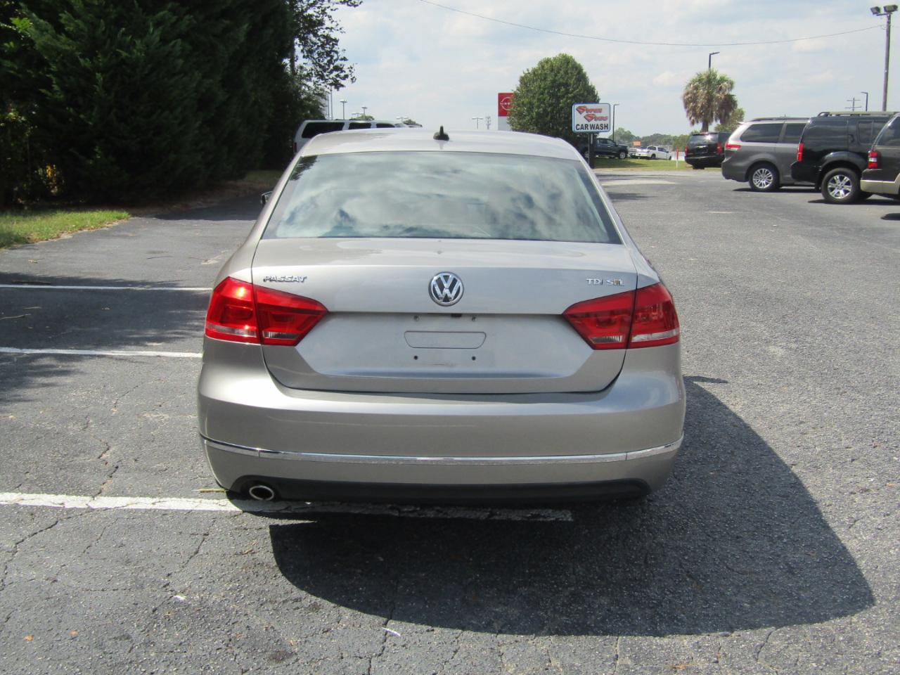 Volkswagen Passat 2.0L TDI SEL Premium 2013