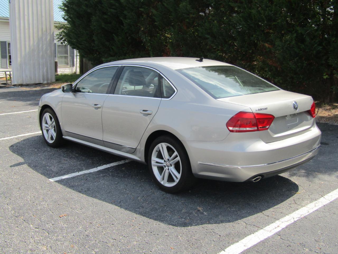 Volkswagen Passat 2.0L TDI SEL Premium 2013