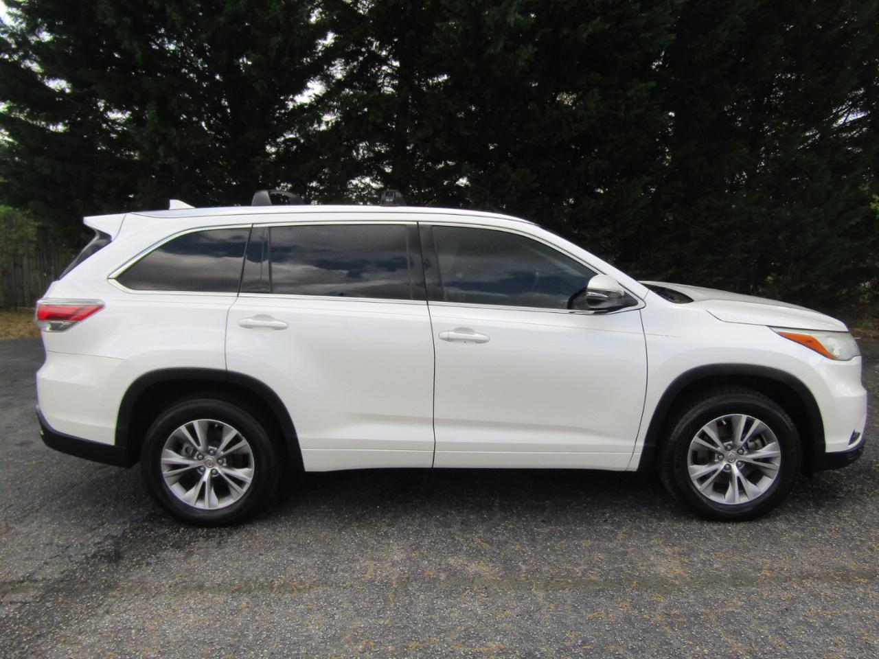 Toyota Highlander XLE FWD V6 2015