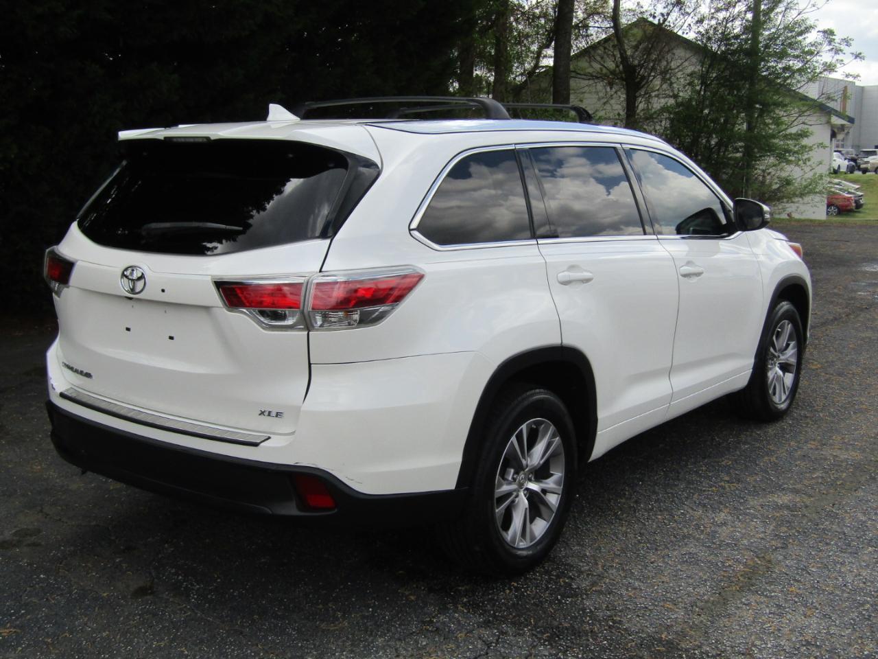 Toyota Highlander XLE FWD V6 2015