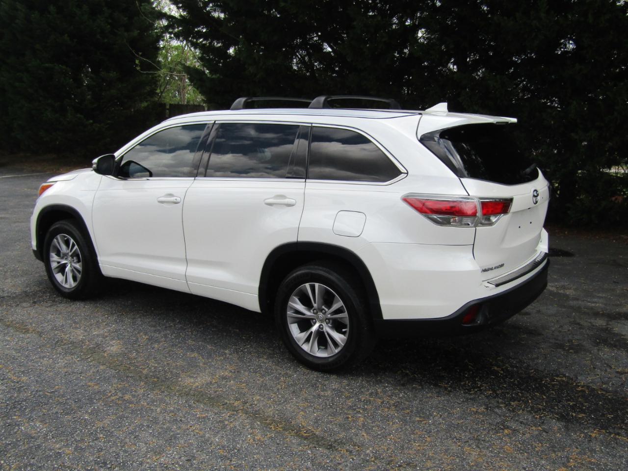 Toyota Highlander XLE FWD V6 2015