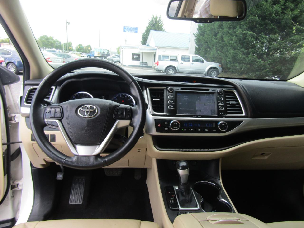 Toyota Highlander XLE FWD V6 2015