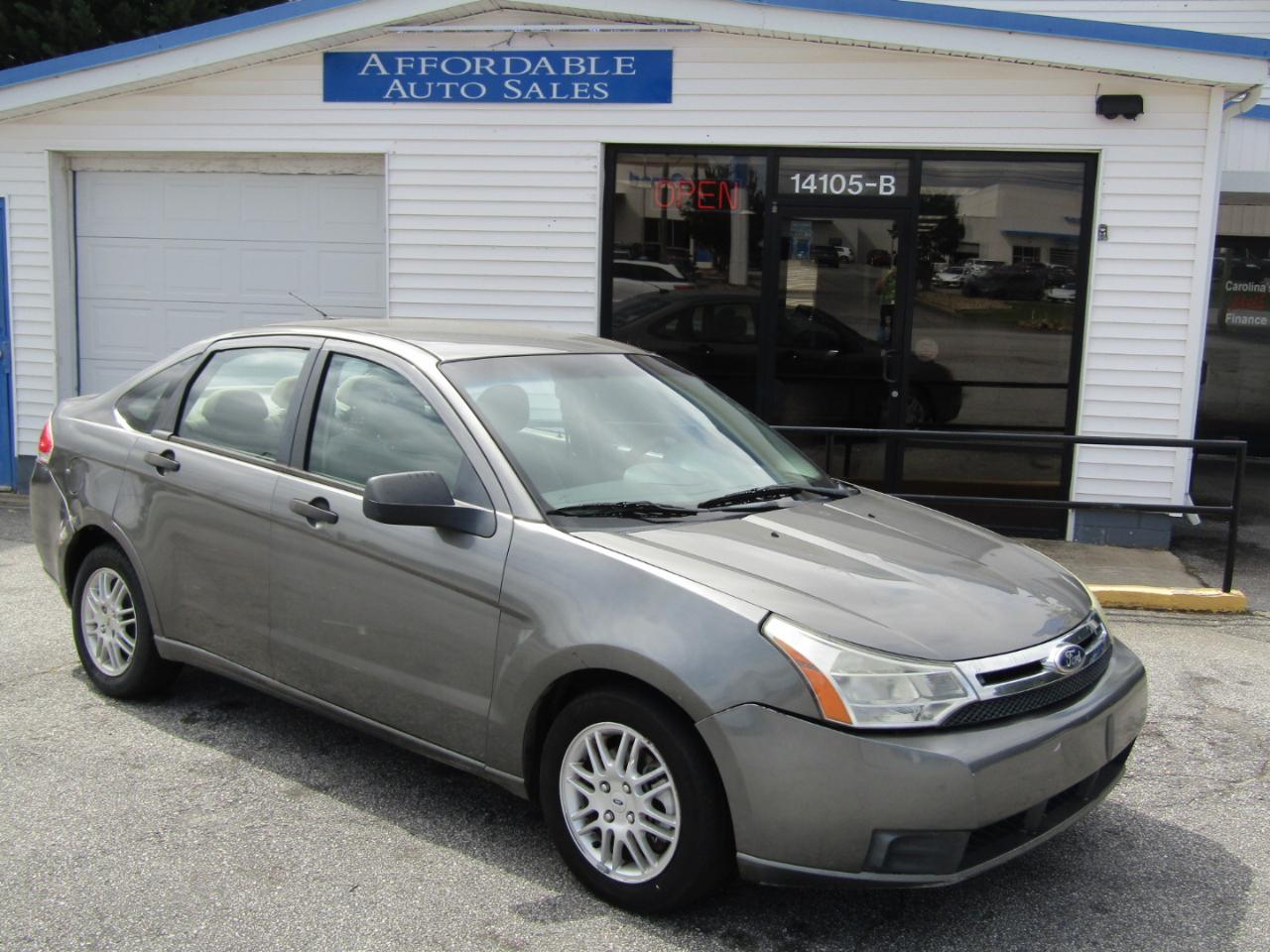 Ford Focus SE Sedan 2010