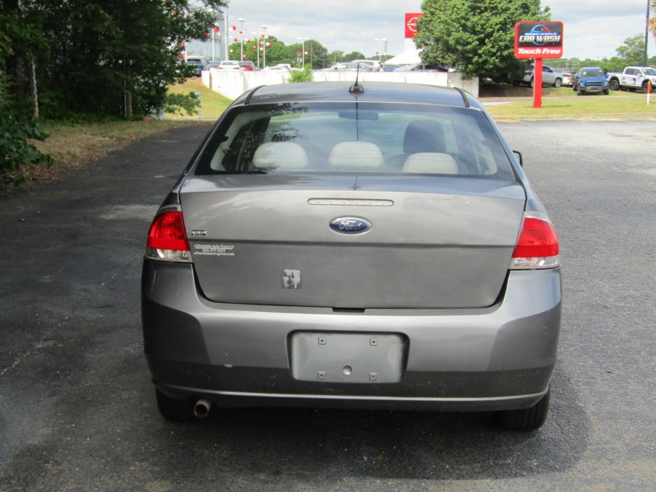 Ford Focus SE Sedan 2010