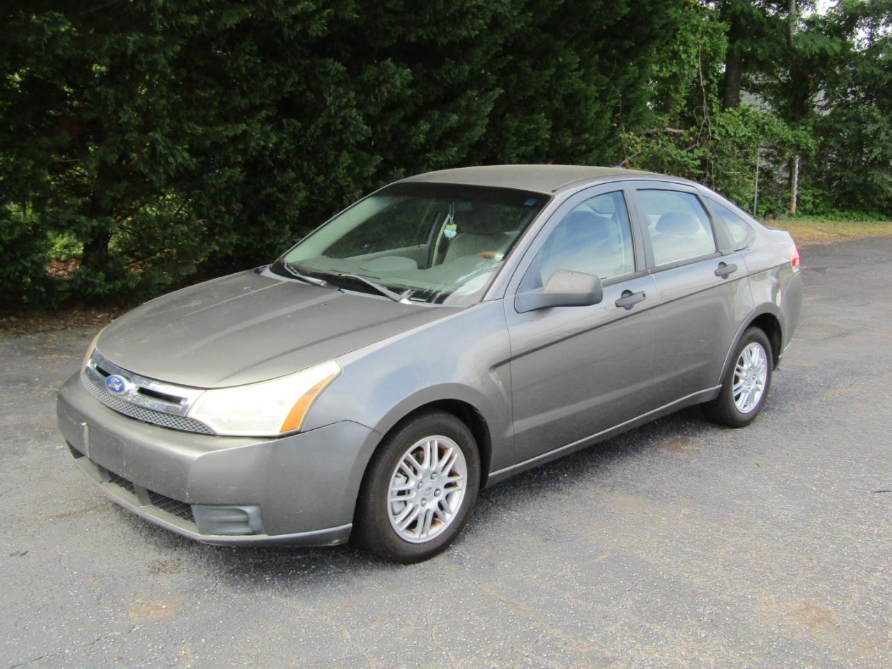 Ford Focus SE Sedan 2010
