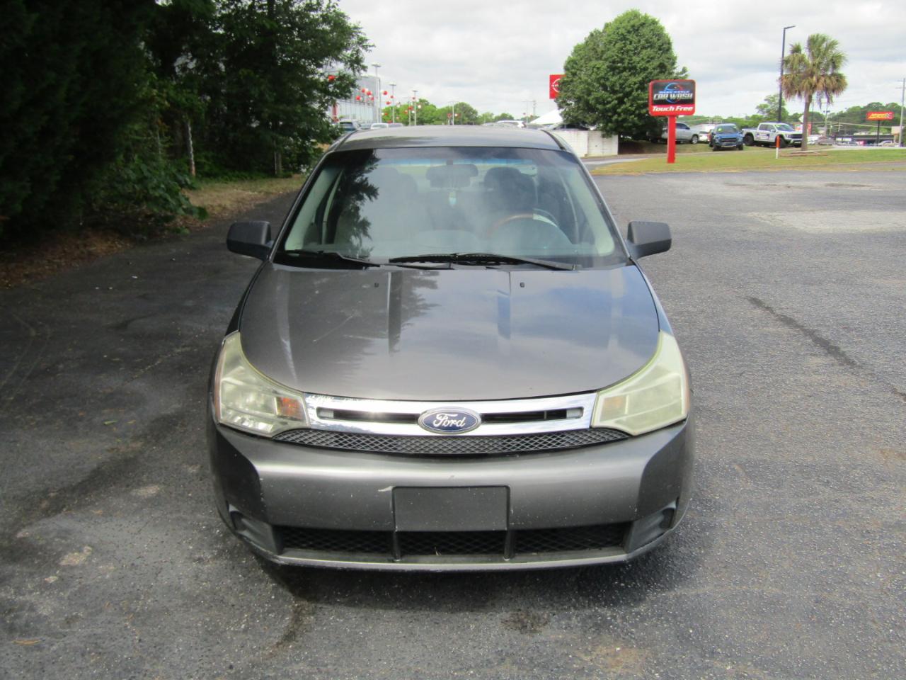 Ford Focus SE Sedan 2010