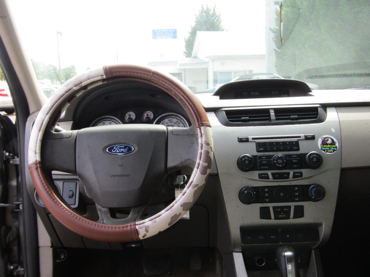 Ford Focus SE Sedan 2010