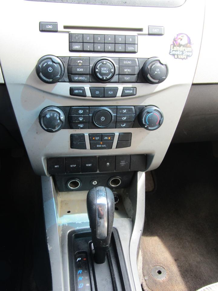 Ford Focus SE Sedan 2010