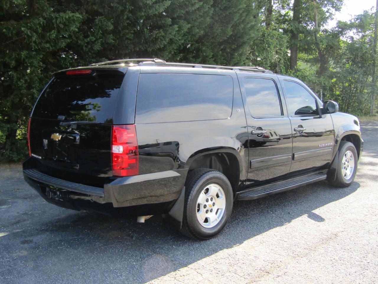 Chevrolet Suburban LT 1500 2WD 2014