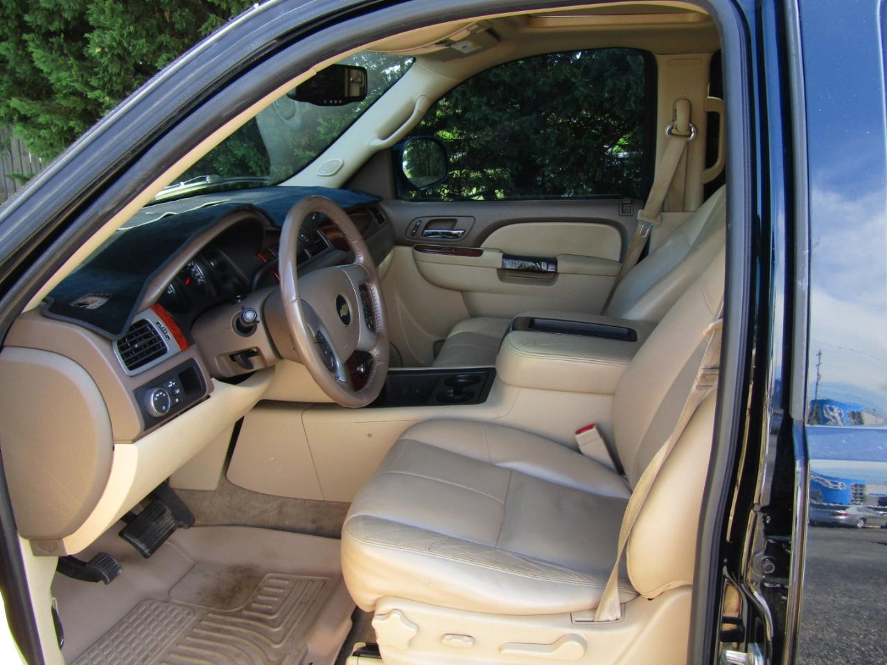 Chevrolet Suburban LT 1500 2WD 2014