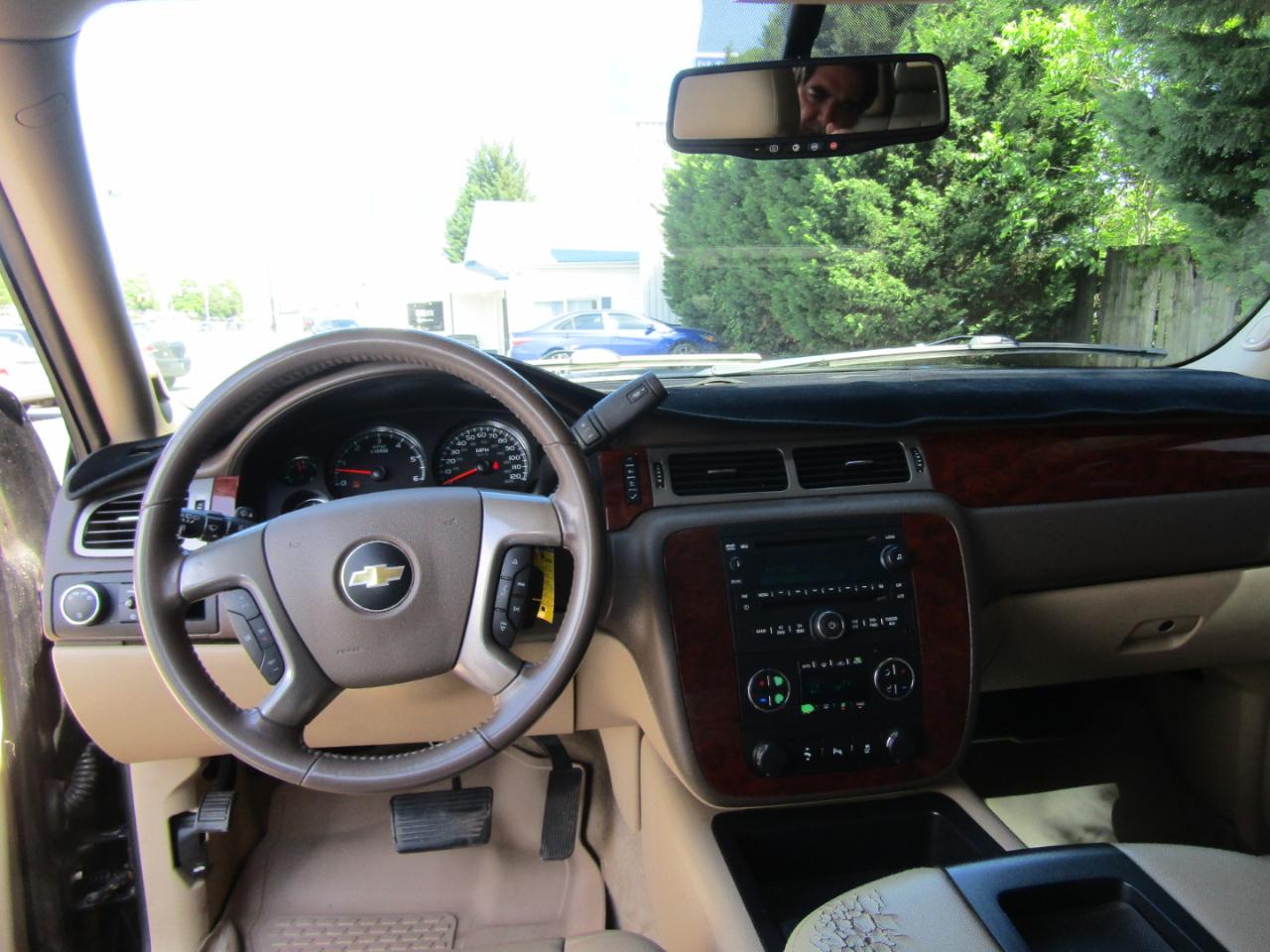 Chevrolet Suburban LT 1500 2WD 2014