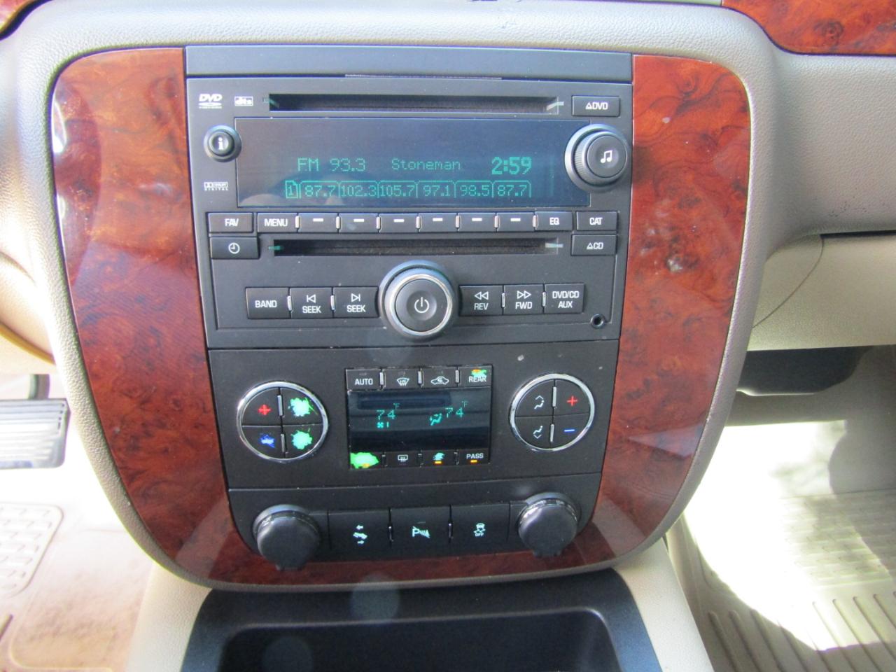 Chevrolet Suburban LT 1500 2WD 2014