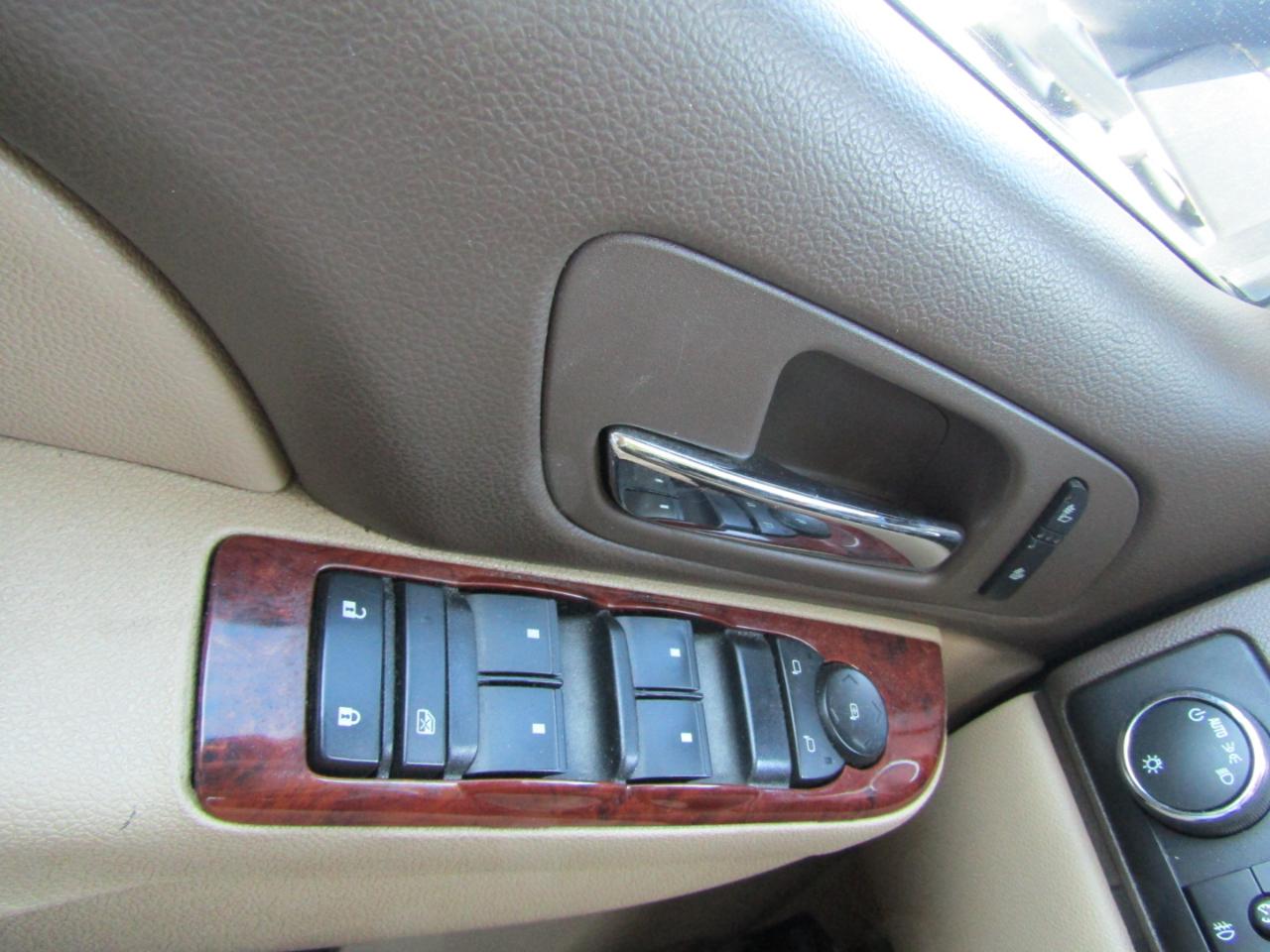 Chevrolet Suburban LT 1500 2WD 2014