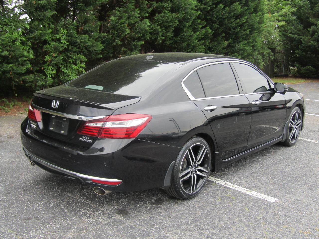 Honda Accord Touring V6 Sedan 6-Spd AT 2017