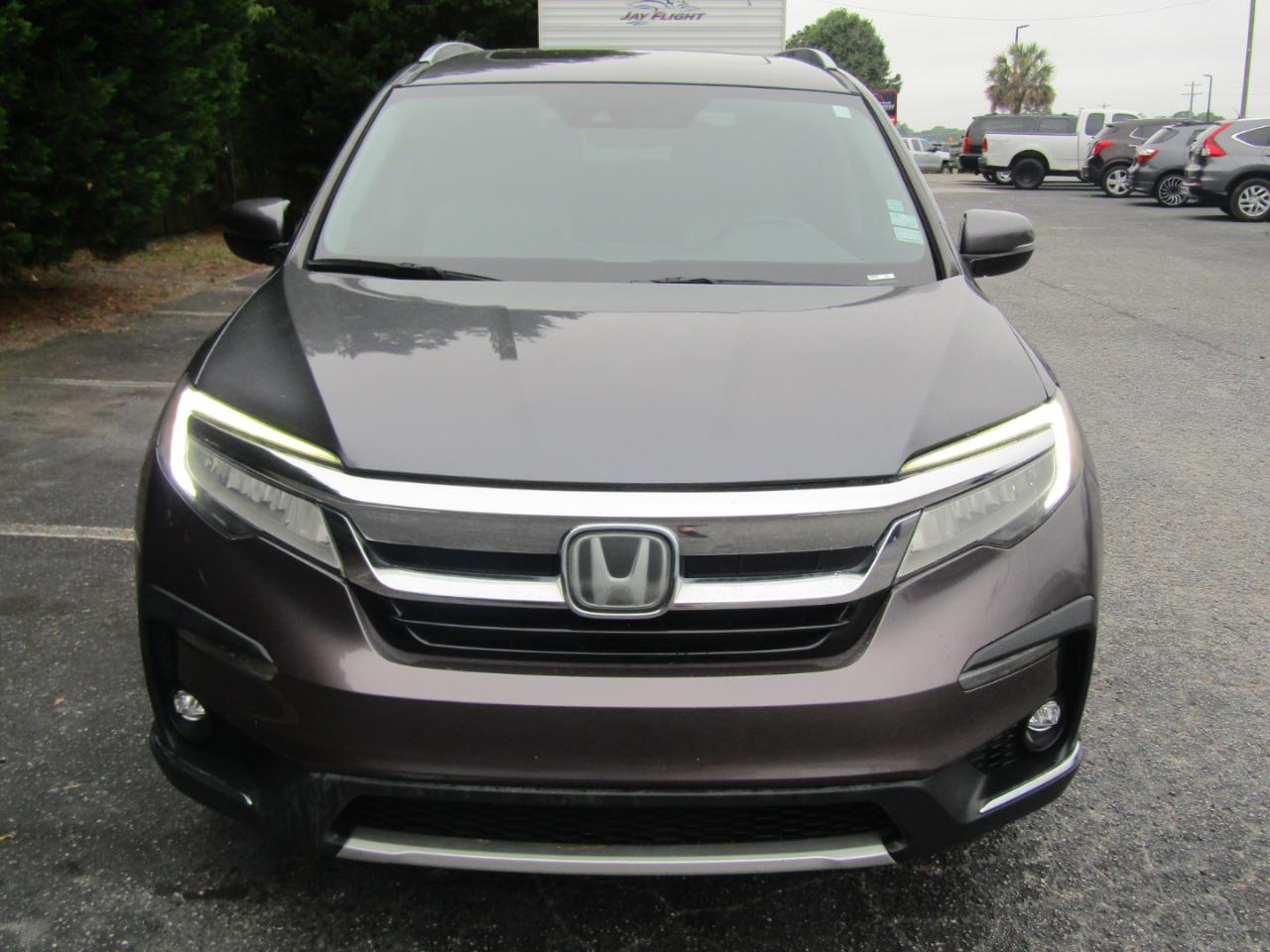 Honda Pilot Touring w/Rear Captain's Chairs 2019