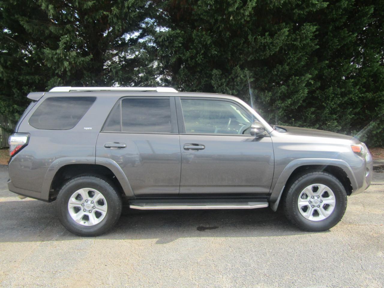 Toyota 4Runner SR5 2WD 2015