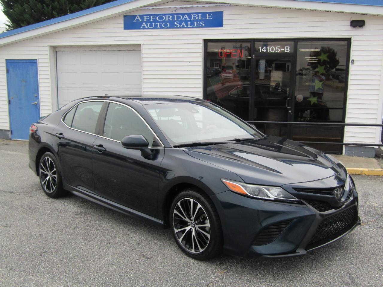 Toyota Camry SE 2020