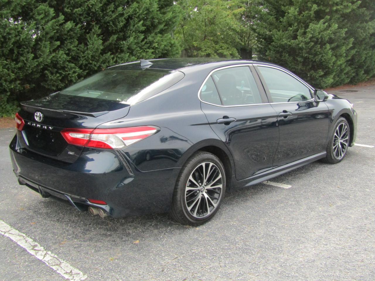 Toyota Camry SE 2020