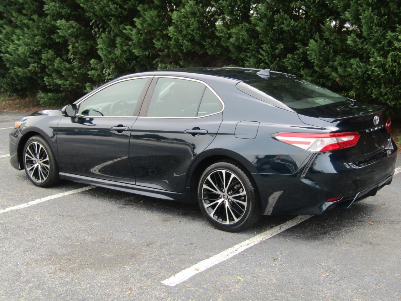 Toyota Camry SE 2020