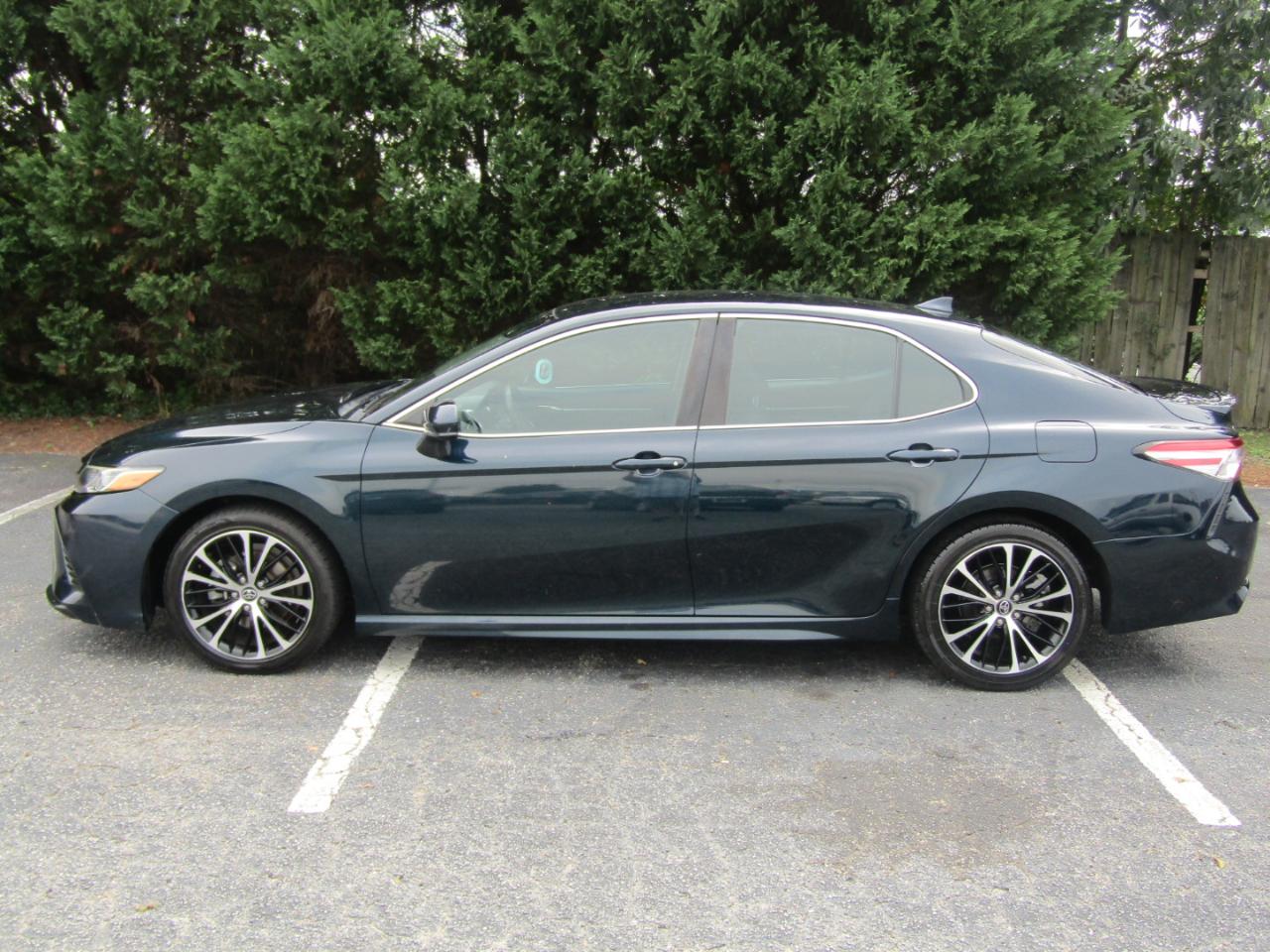 Toyota Camry SE 2020