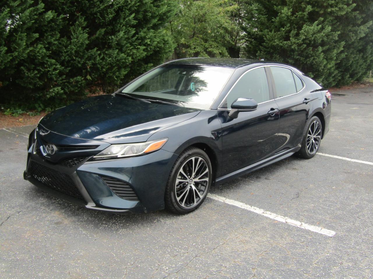 Toyota Camry SE 2020