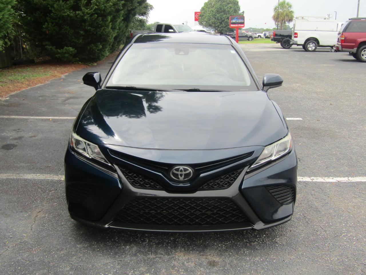 Toyota Camry SE 2020