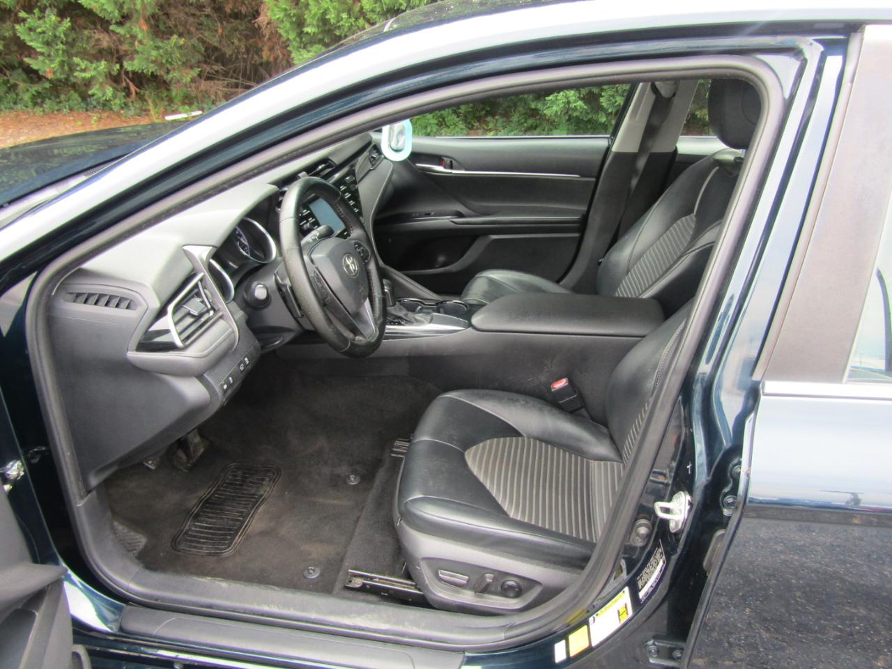 Toyota Camry SE 2020