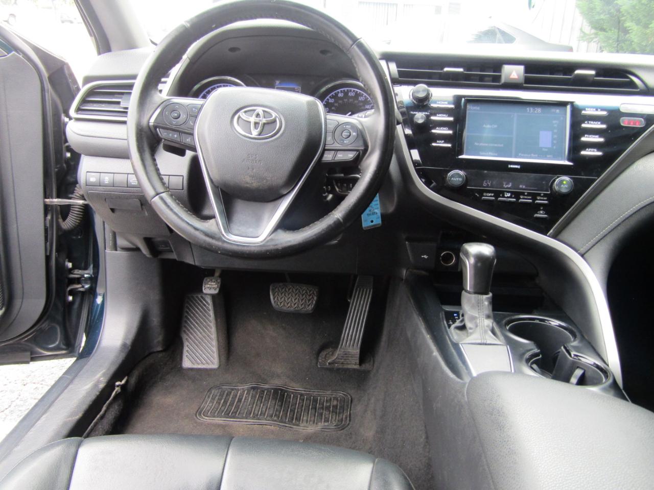 Toyota Camry SE 2020