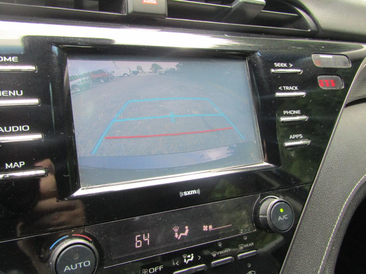 Toyota Camry SE 2020
