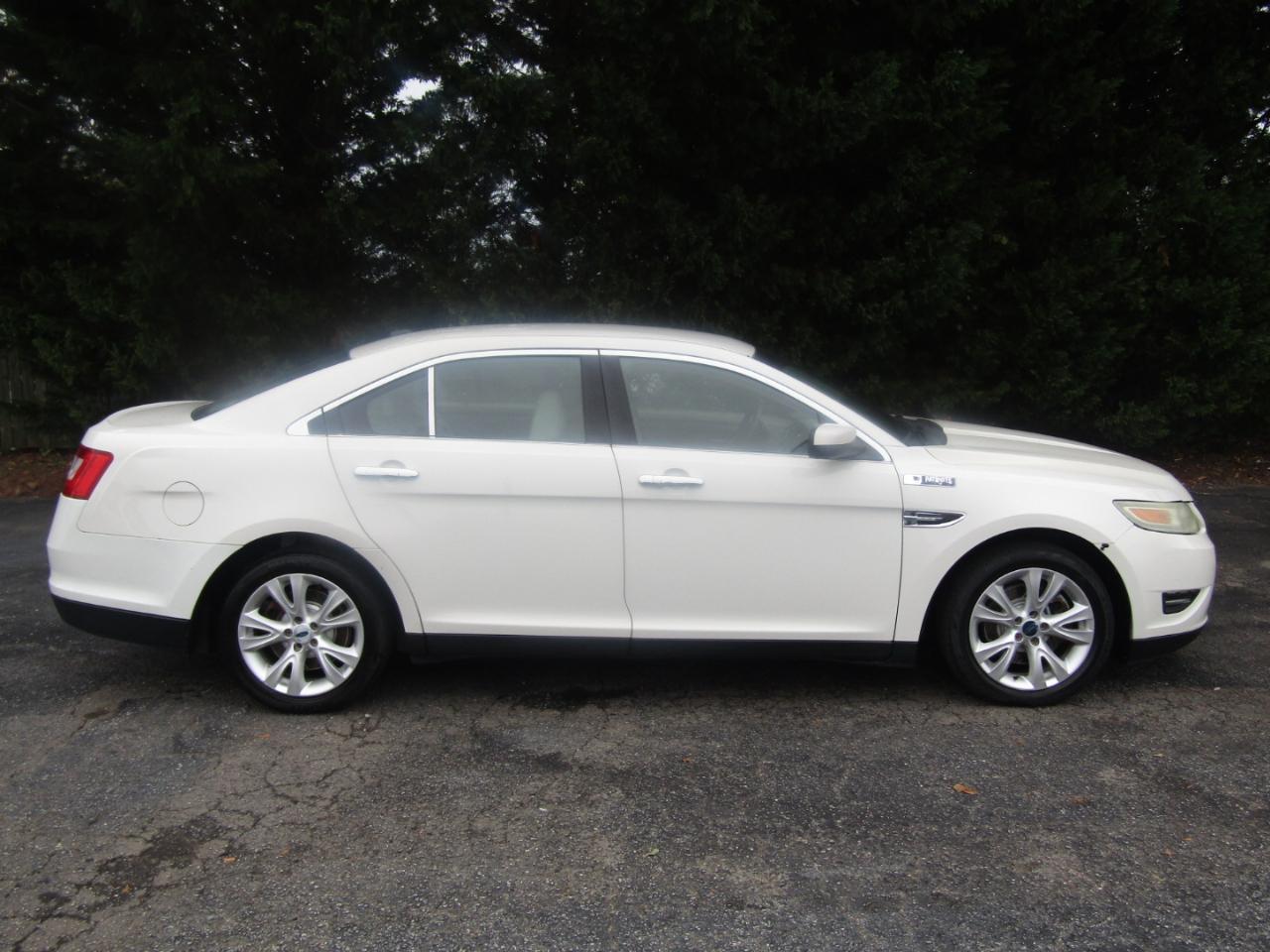 Ford Taurus SEL FWD 2011